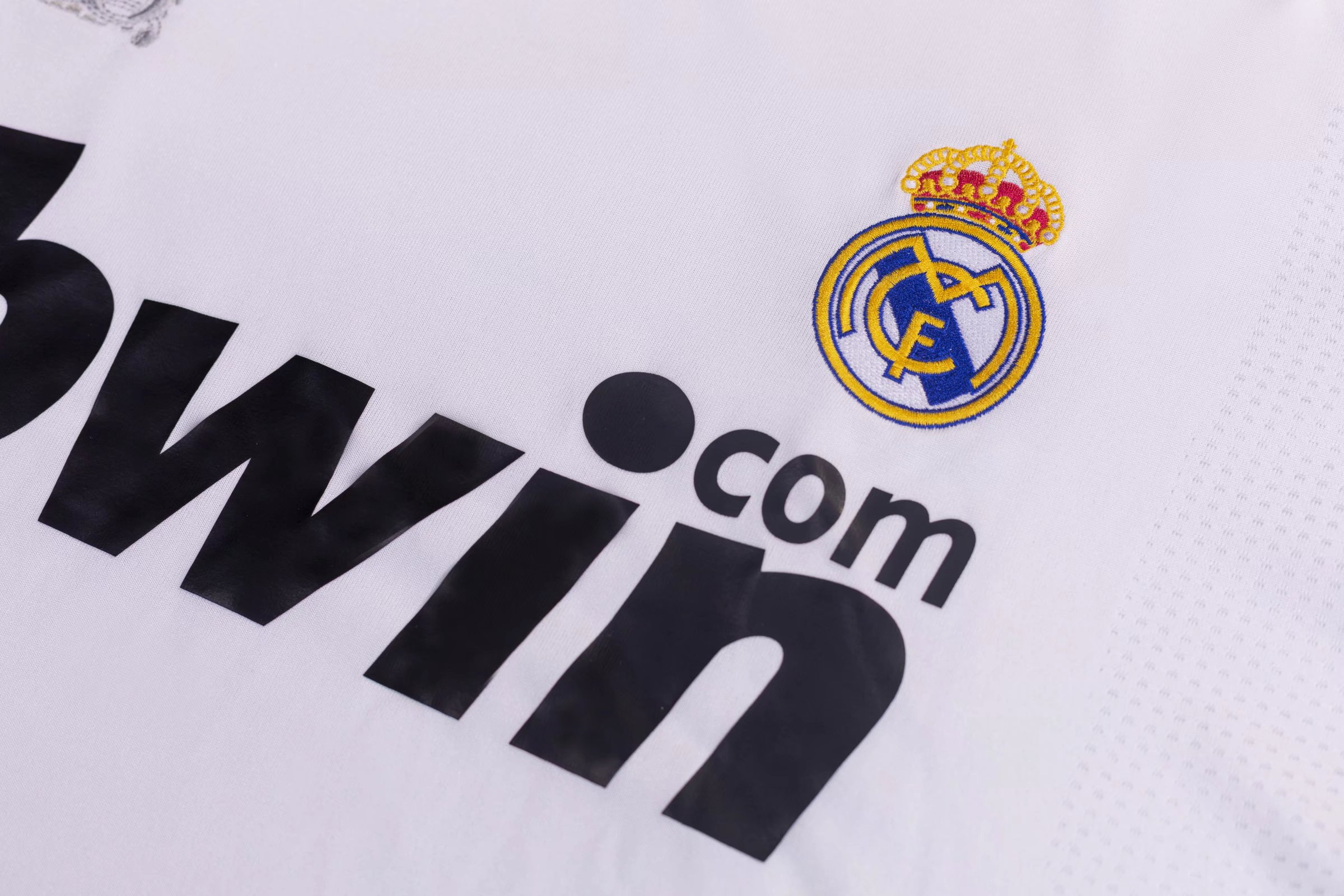Retro Real Madrid Home Jersey 2009/10 - Image 4