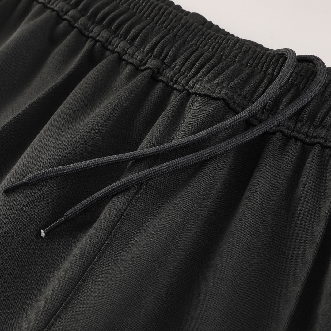 Manchester United Training Tracksuit Kit(Jacket+Pants) Black 2025/26 Manchester United Training Tracksuit Kit(Jacket+Pants) Black 2025/26